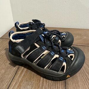 KEEN Youth Boys Size 11 Newport H2 water hiking shoes sandals black